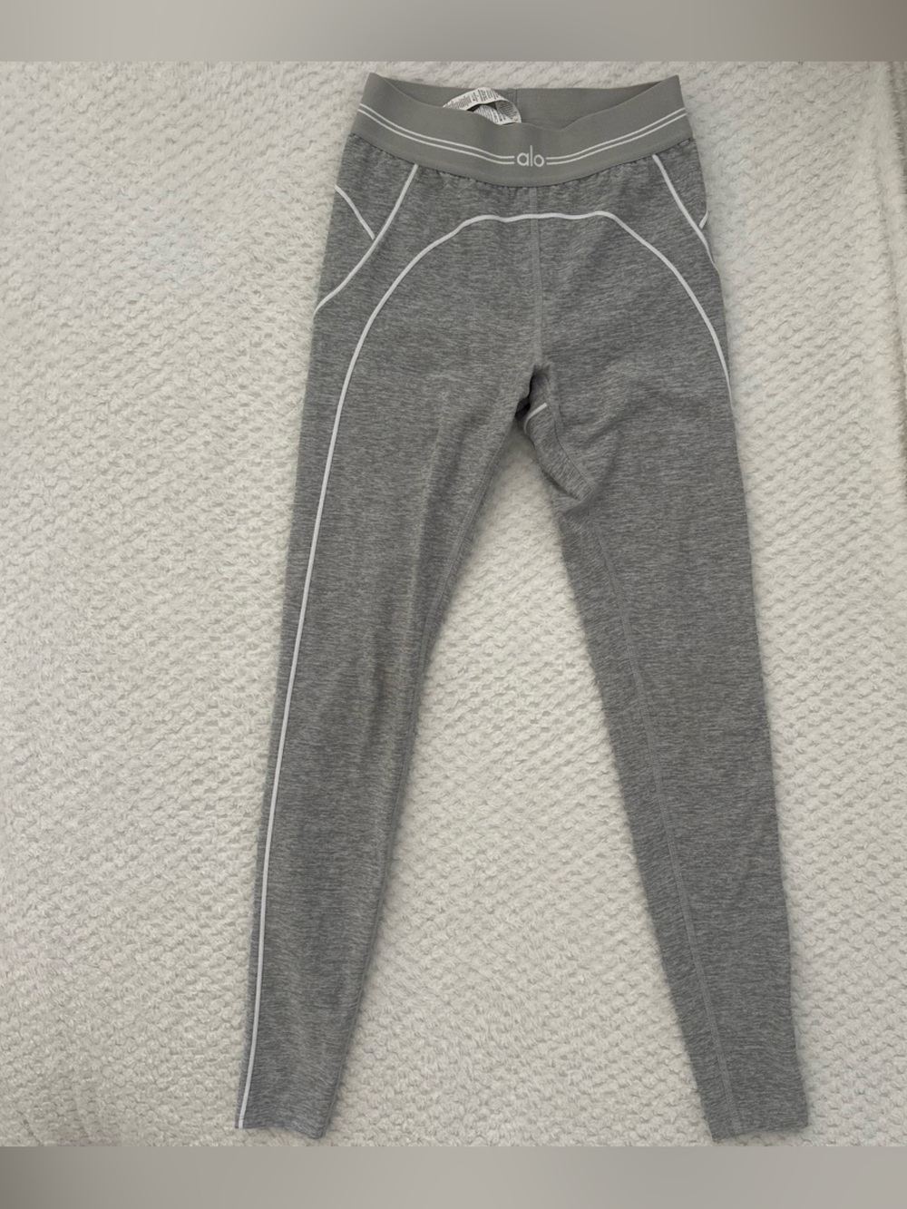 Alo Yoga 7/8 High-Waist Alosoft Heart Throb Legging in Light Grey - Picture 6 of 6